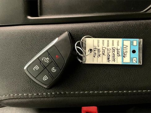 Used 2025 Chevrolet Silverado 1500 LT image 34