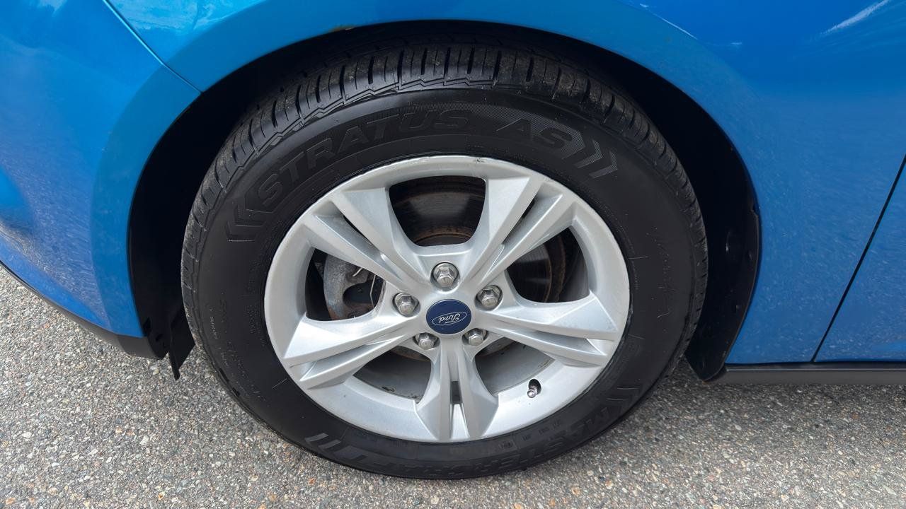 Used 2013 Ford Focus SE w/ SE Winter Pkg FWD image 44