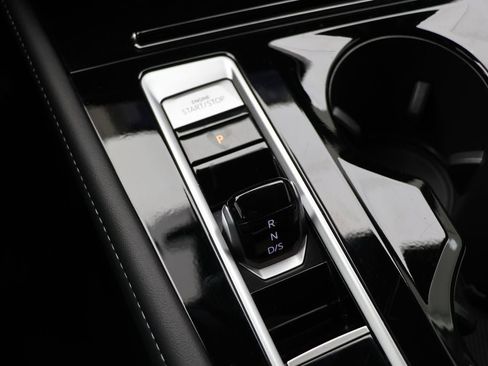 Used 2025 Volkswagen Atlas Cross Sport SE image 26