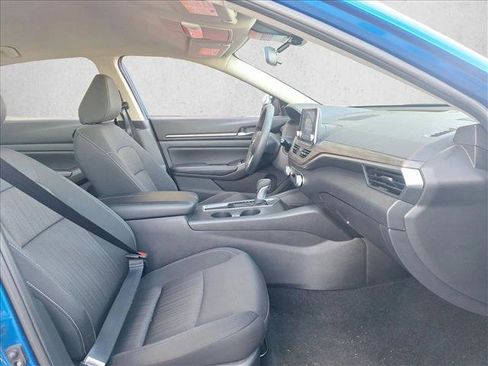 Used 2025 Nissan Altima 2.5 SV image 19