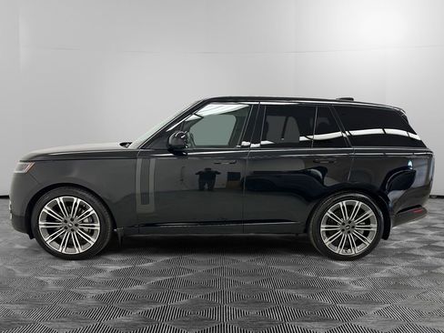 Used 2025 Land Rover Range Rover SE image 2