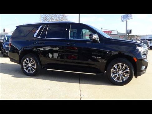 Used 2024 Chevrolet Tahoe LT w/ Luxury Package image 5