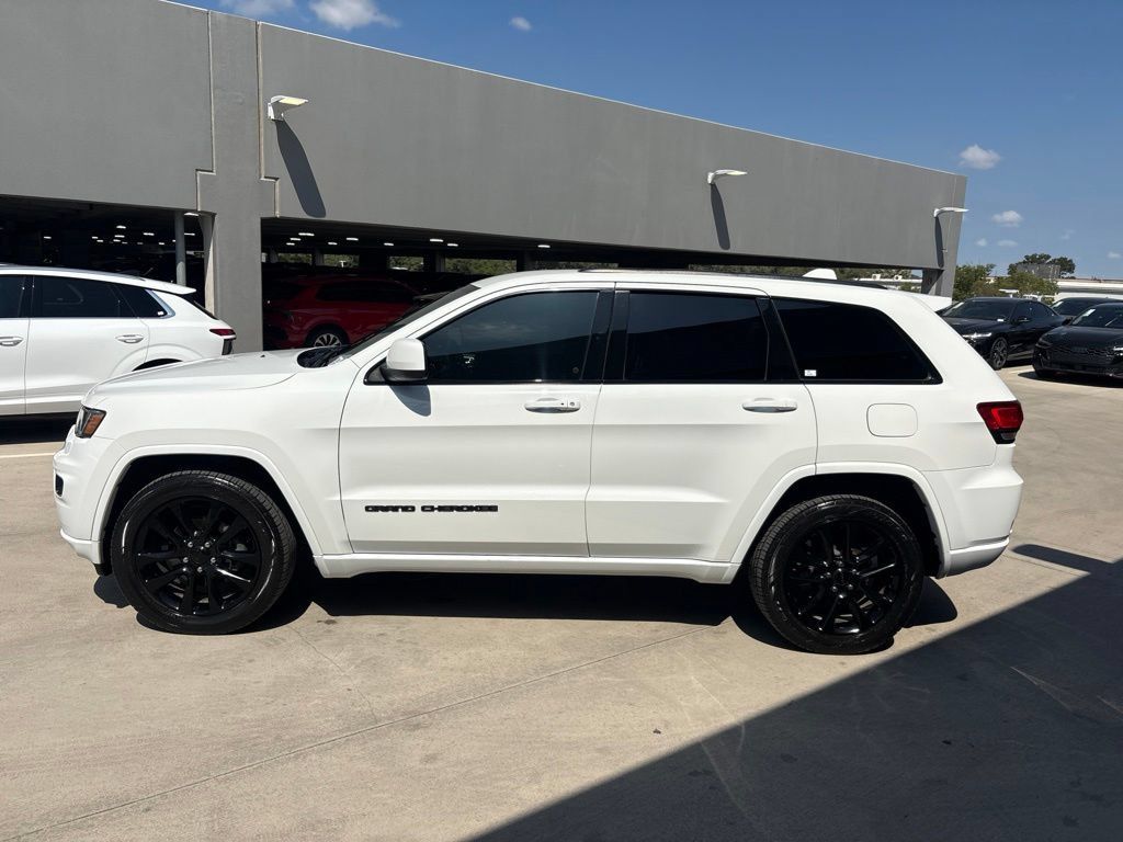 Used 2020 Jeep Grand Cherokee Altitude RWD image 9