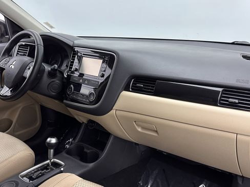 Used 2016 Mitsubishi Outlander SE image 30