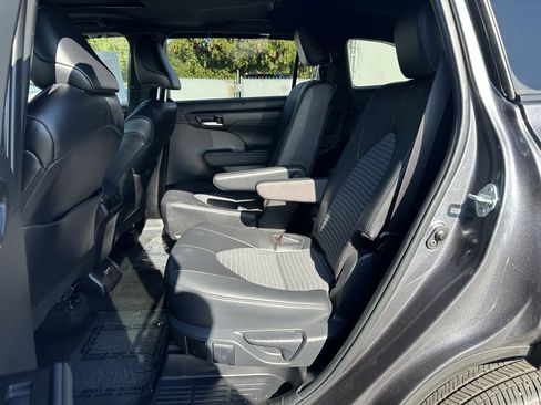 Certified 2024 Toyota Highlander XSE image 9