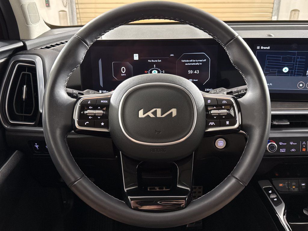 Used 2025 Kia Sorento SX AWD/4WD image 14