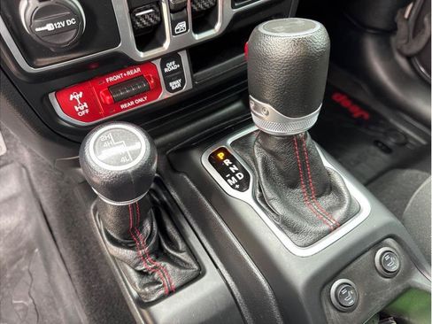 Used 2021 Jeep Wrangler Unlimited Rubicon AWD/4WD image 22