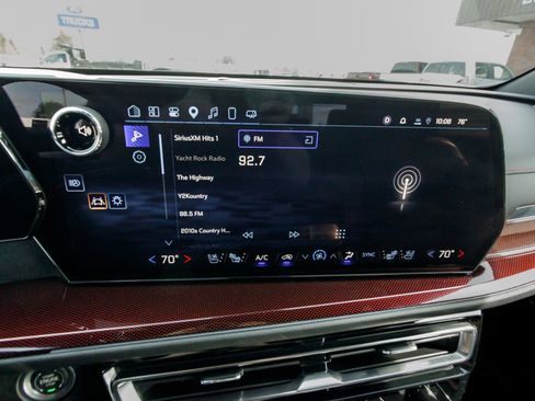 Used 2025 Chevrolet Traverse RS image 14