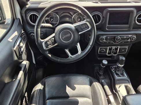 Used 2018 Jeep Wrangler Unlimited Sahara w/ LED Lighting Group AWD/4WD image 8