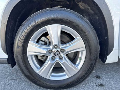 Used 2024 Toyota Highlander LE image 13