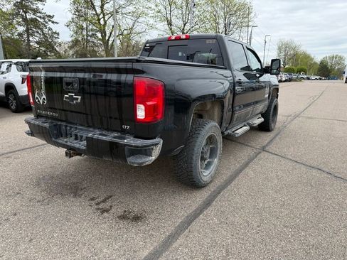 Used 2017 Chevrolet Silverado 1500 LTZ Z71 w/ Realtree Edition AWD/4WD image 4