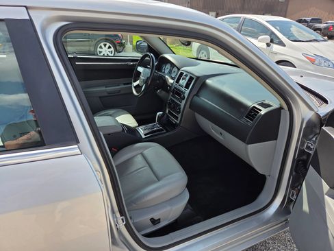 Used 2007 Chrysler 300 Touring w/ Comfort/Convenience Group RWD image 21