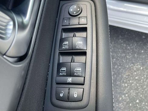 New 2026 Chrysler Pacifica Select image 16