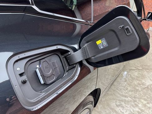 Used 2026 BMW iX xDrive60 image 27