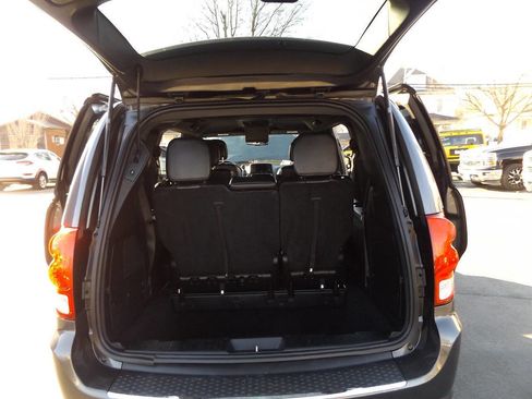 Used 2017 Dodge Grand Caravan GT image 27