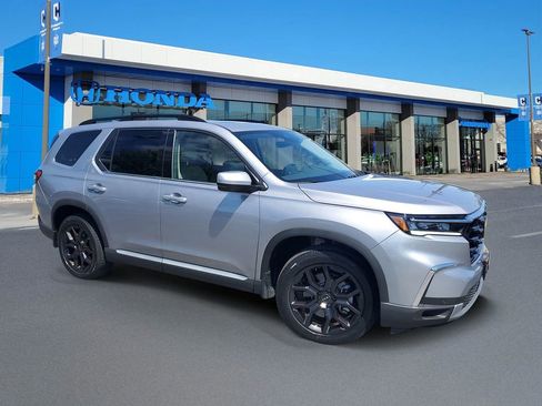 Certified 2025 Honda Pilot Touring image 1