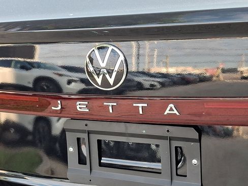 Used 2025 Volkswagen Jetta SE FWD image 30