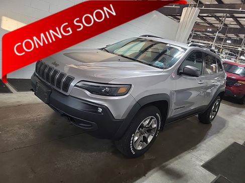 Used 2019 Jeep Cherokee Trailhawk w/ Cold Weather Group AWD/4WD image 1