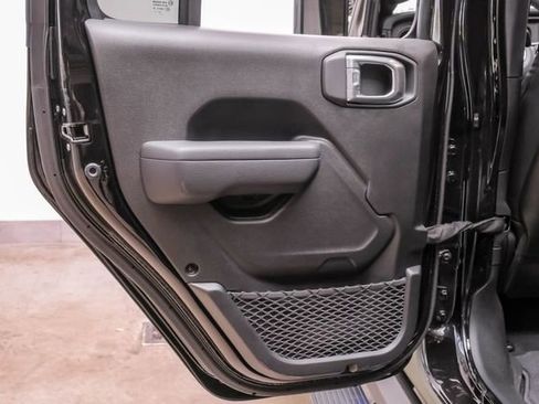 Used 2024 Jeep Wrangler Unlimited Rubicon w/ Technology Group image 92