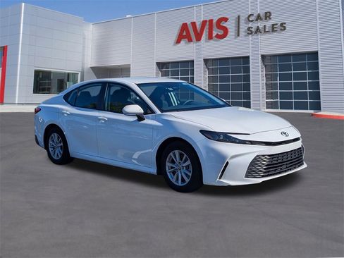 Used 2025 Toyota Camry LE image 11