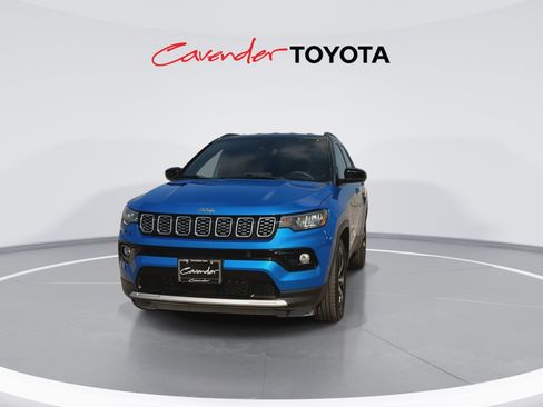 Used 2025 Jeep Compass Limited AWD/4WD image 3