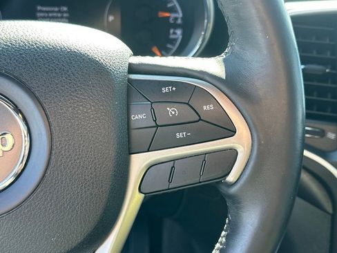 Used 2018 Jeep Grand Cherokee Altitude AWD/4WD image 18