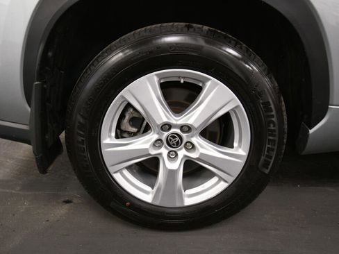 Used 2023 Toyota Highlander L FWD image 32