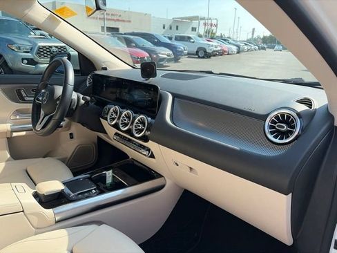 Used 2021 Mercedes-Benz GLA 250 4MATIC image 11