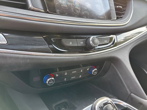 Used 2019 Buick Enclave Essence image 17