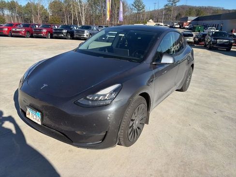 Used 2020 Tesla Model Y Long Range image 3
