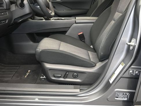 Certified 2024 Nissan Rogue SV FWD image 21