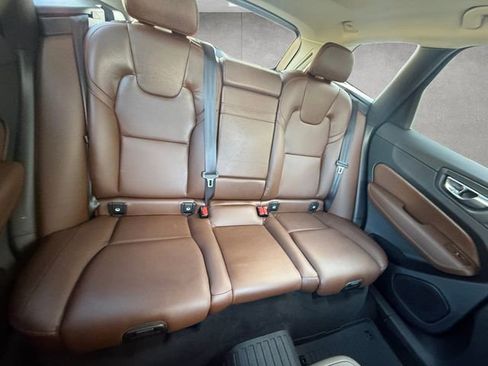 Used 2019 Volvo XC60 T6 Momentum w/ Premium Package AWD/4WD image 22