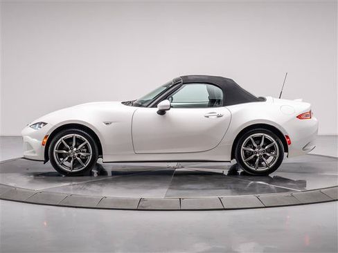 Used 2023 MAZDA MX-5 Miata Grand Touring RWD image 10