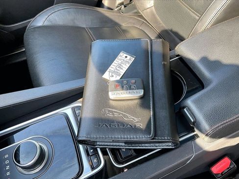 Used 2017 Jaguar F-PACE Prestige image 35