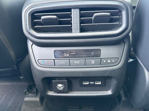 Used 2023 Honda Pilot TrailSport image 20