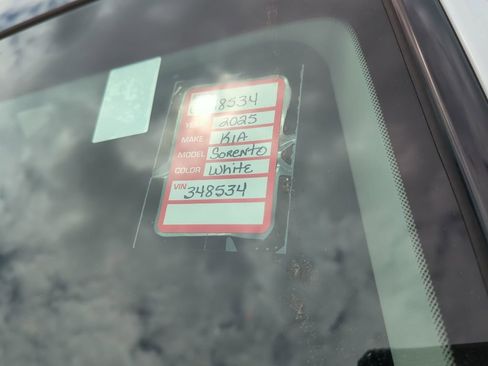 Certified 2025 Kia Sorento S w/ Panoramic Sunroof Package image 6