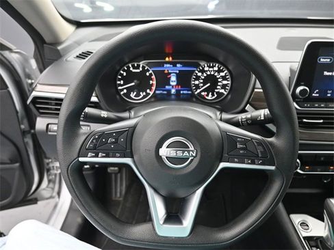 Used 2024 Nissan Altima 2.5 SV image 29