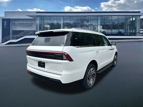New 2026 Lincoln Navigator Premiere AWD/4WD image 8