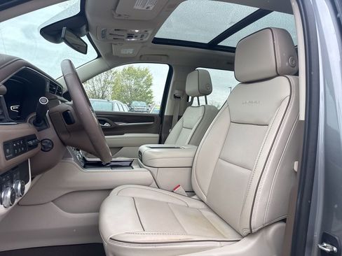 Used 2023 GMC Yukon XL Denali AWD/4WD image 16