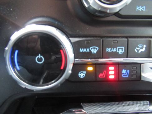 Used 2023 Ford F250 Lariat w/ Lariat Ultimate Package AWD/4WD image 36