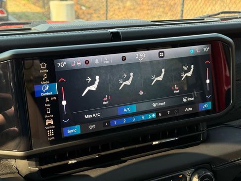 Used 2024 Jeep Wrangler Unlimited Rubicon image 32