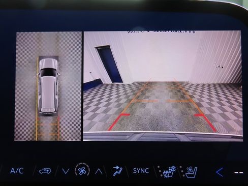 Used 2025 Chevrolet Suburban High Country image 13