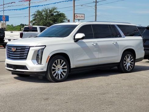 Used 2025 Cadillac Escalade ESV Premium Luxury Platinum w/ LPO, Floor Liner Package AWD/4WD image 3