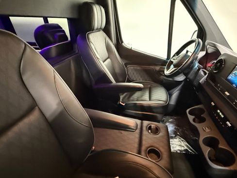 Used 2022 Mercedes-Benz Sprinter 3500 image 28