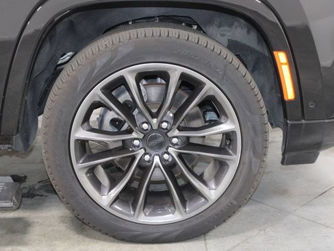 Used 2025 Jeep Grand Wagoneer Series II Obsidian w/ Quick Order Packagew 28T AWD/4WD image 14