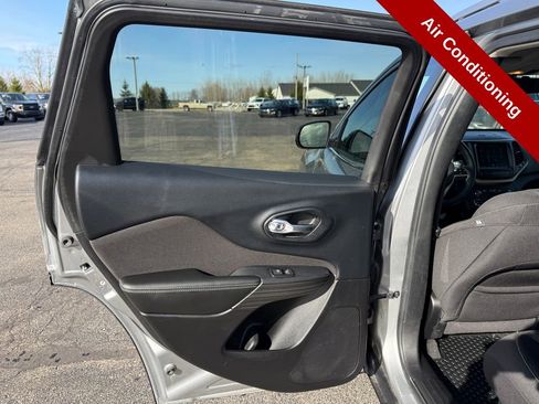 Used 2016 Jeep Cherokee Latitude w/ Comfort & Convenience Group image 28