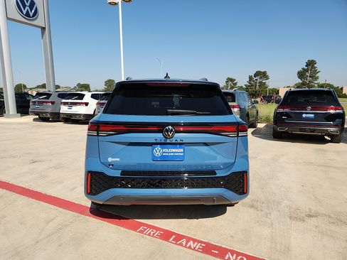 New 2026 Volkswagen Tiguan SE R-Line FWD image 6