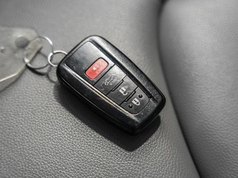 Used 2023 Toyota Highlander XLE FWD image 36