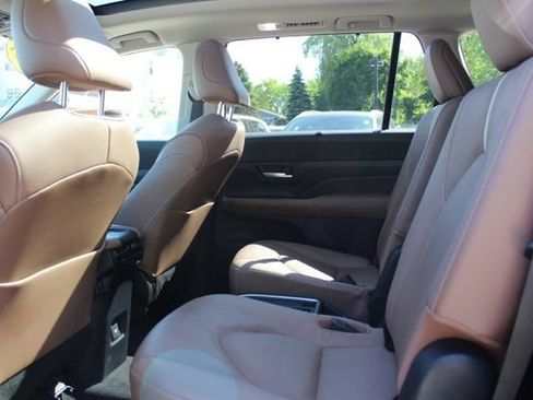 Used 2024 Toyota Grand Highlander AWD image 22