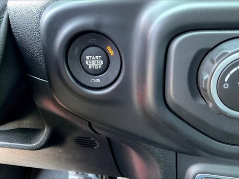 Used 2018 Jeep Wrangler Sport AWD/4WD image 16